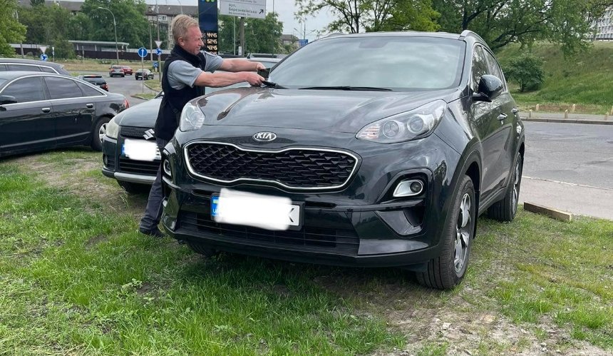 У Києві оштрафувати власників авто, які паркувалися на зеленій зоні