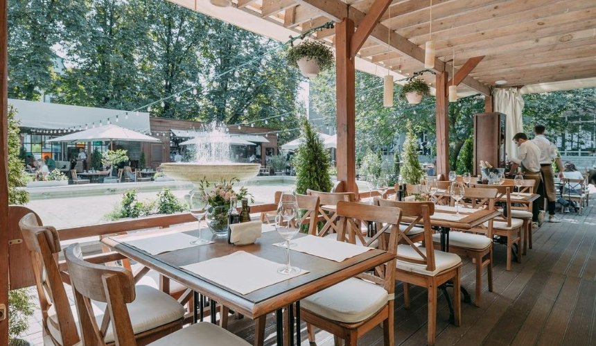 Це 20 ресторанів із літньою терасою у Києві, які варто відвідати