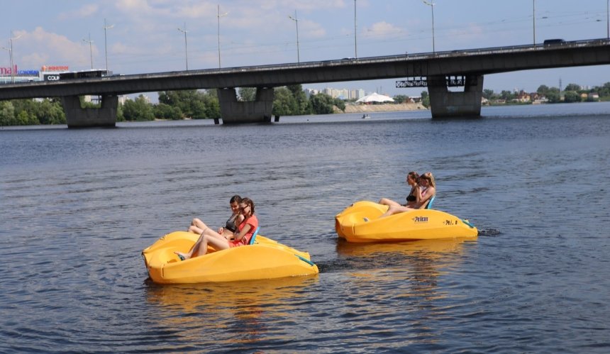 На річках та озерах Києва заборонили водний транспорт