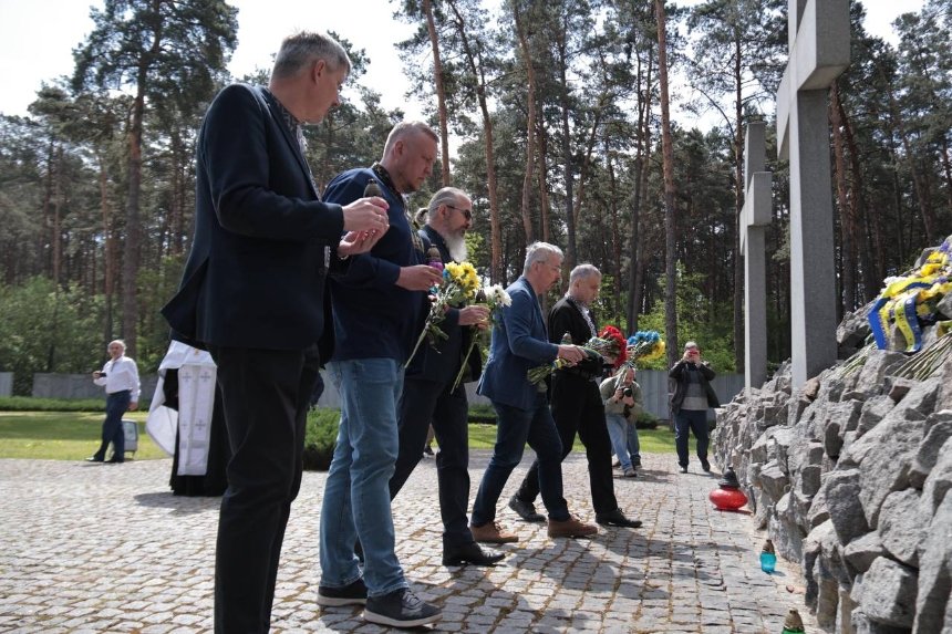 Сьогодні, 21 травня, у День пам’яті жертв політичних репресій тоталітарного режиму в історико-меморіальному заповіднику "Биківнянські могили" вшанували пам’ять жертв комуністичного режиму