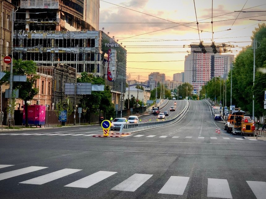 На вулицях Гетьмана Скоропадського та Юрія Шумського в Києві завершили ремонти