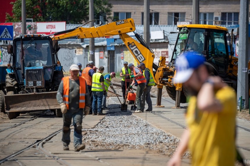 Віталій Кличко перевірів, як облаштовують сквер біля метро "Героїв Дніпра"