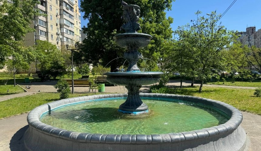 У Дарницькому районі Києва запрацювали фонтани: адреси
