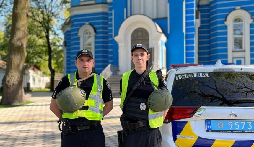 Великдень у Києві: 5 травня біля храмів та церков патрулює поліція