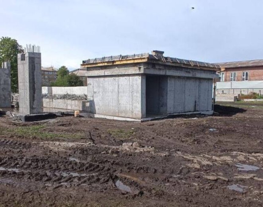 У Білоцерківському районі Київщини триває будівництво протирадіаційного укриття для учнів ліцею “Обдарованість”