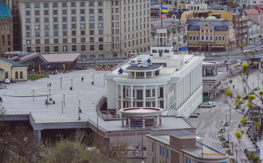 У Києві перевірять стан конструкцій на Поштовій площі: запросили фахівців науково-дослідного інституту