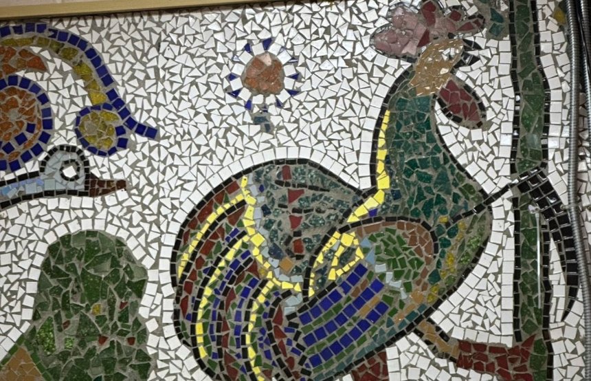 У Києві в приміщенні колишньої Кулінарії на ДВРЗ знищили мозаїку з казковими героями