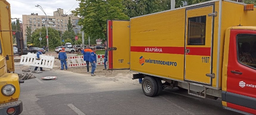 На Либідській стався прорив трубопроводу