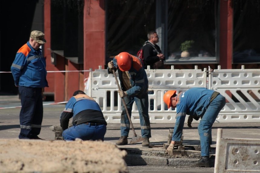 Частину пошкодженої ділянки тепломережі на вулиці Антоновича замінили