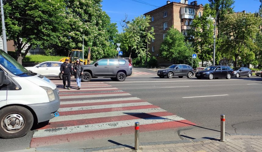 У Києві на проспекті Повітряних Сил та вулиці Стадіонній облаштують безбар'єрний світлофор