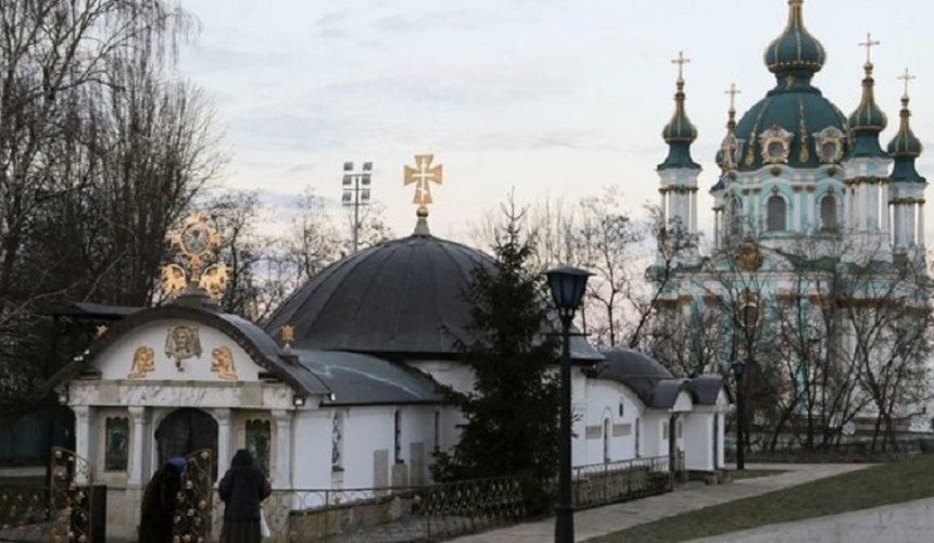 У Києві демонтували незаконний "храм-МАФ" УПЦ МП біля Десятинної церкви