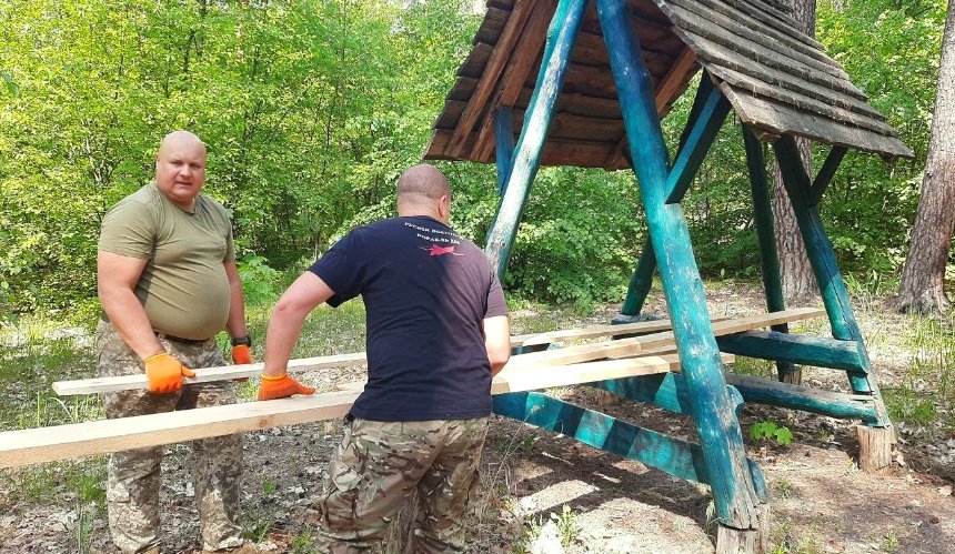 Кияни провели толоку в Святошинському лісництві: фото