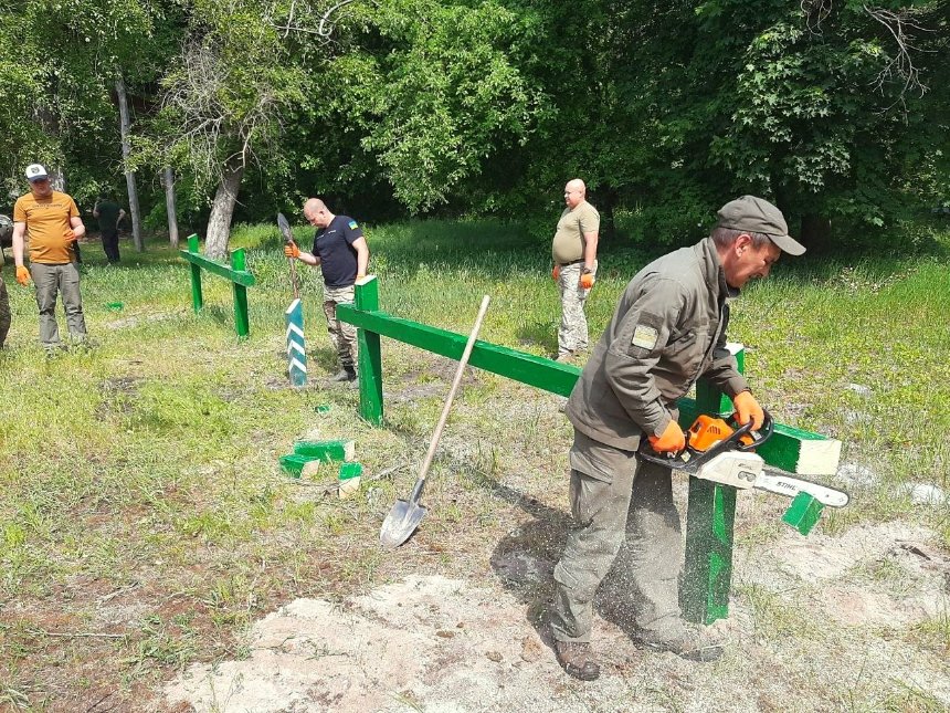 Кияни провели толоку в Святошинському лісництві