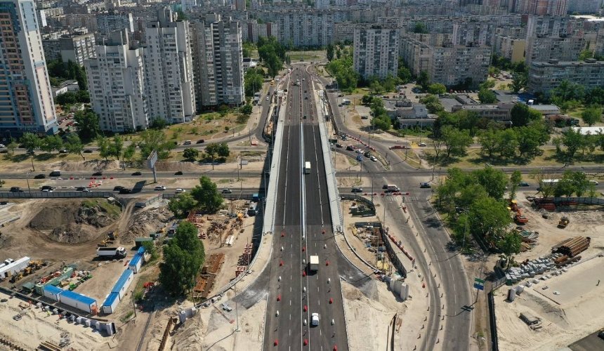 У Києві відкрили рух транспорту новим шляхопроводом на Оболоні: фото