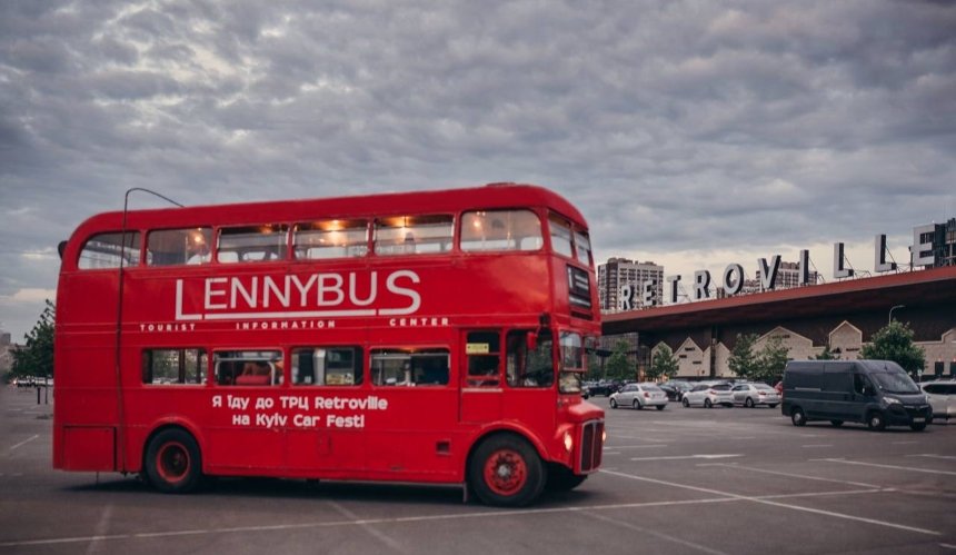 Автобус-кав‘ярня LennyBus переїхав до ТРЦ Retroville, щоб взяти участь у фестивалі Kyiv Car Fest