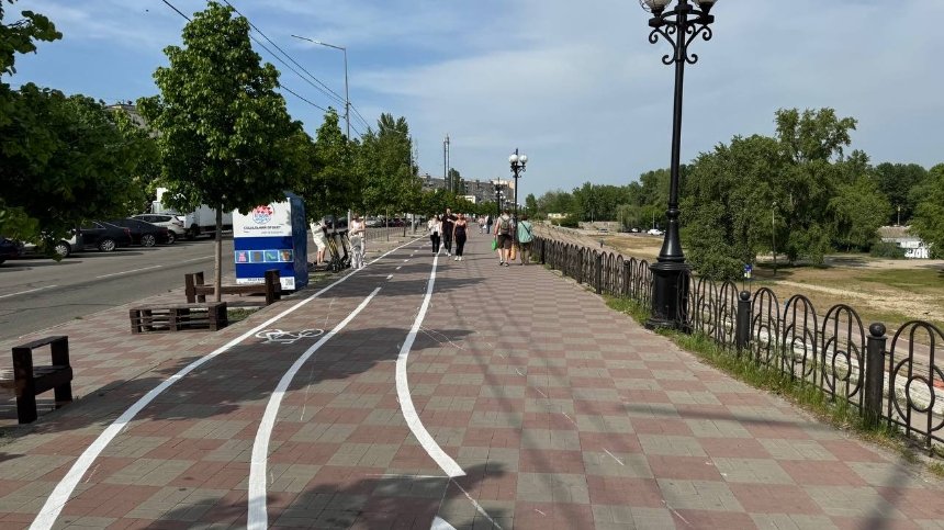 На Оболонській набережній у Києві нанесли розмітку велодоріжки: що з нею не так