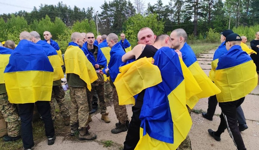 Ще 205 українських захисників вдалося повернути з російського полону: фото
