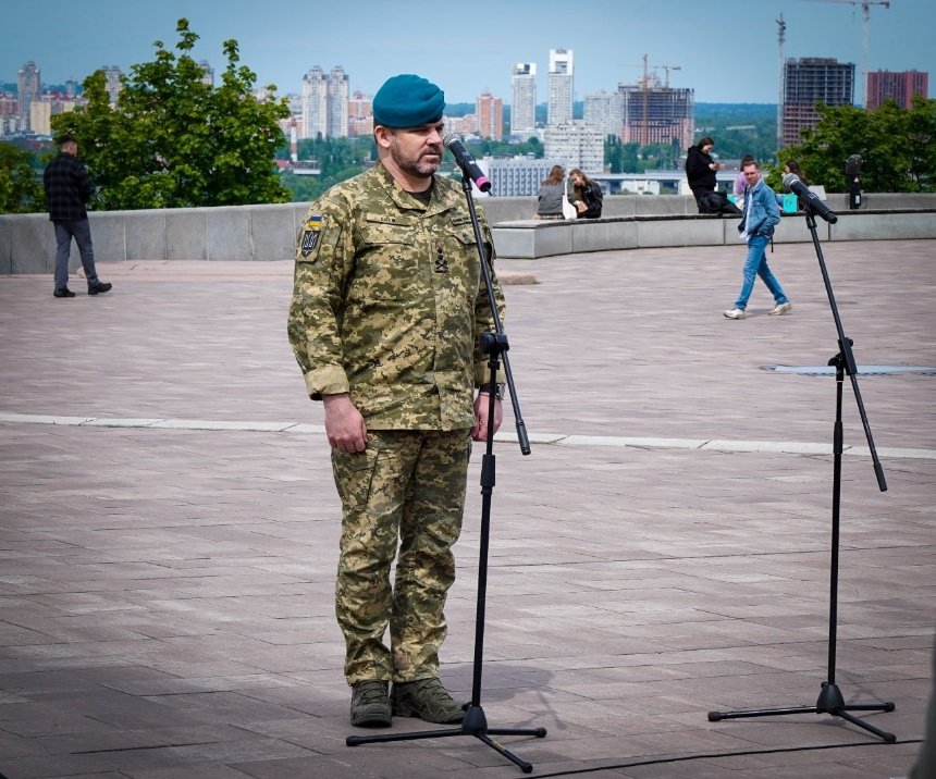 Біля Арки Свободи українського народу у Києві відкрили памʼятний знак "ПІХОТА": фото