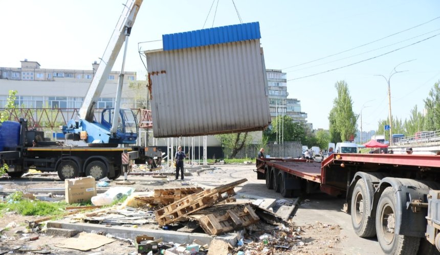 У Києві з початку року прибрали майже 2300 незаконних тимчасових споруд: фото