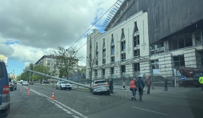 Столичні тролейбуси курсують зі змінами руху через пошкоджену контактну мережу: деталі