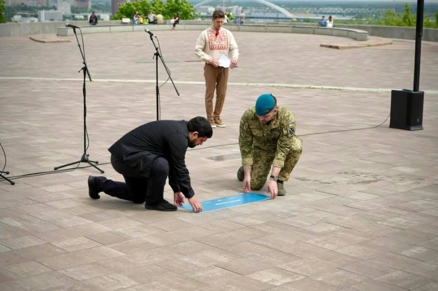 На Алеї захисників України в Києві відкрили пам'ятний знак "Морська піхота": фото