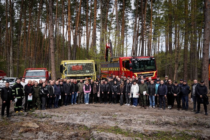 На розмінованих землях Тетерівського лісництва на Київщині висадили нові дерева