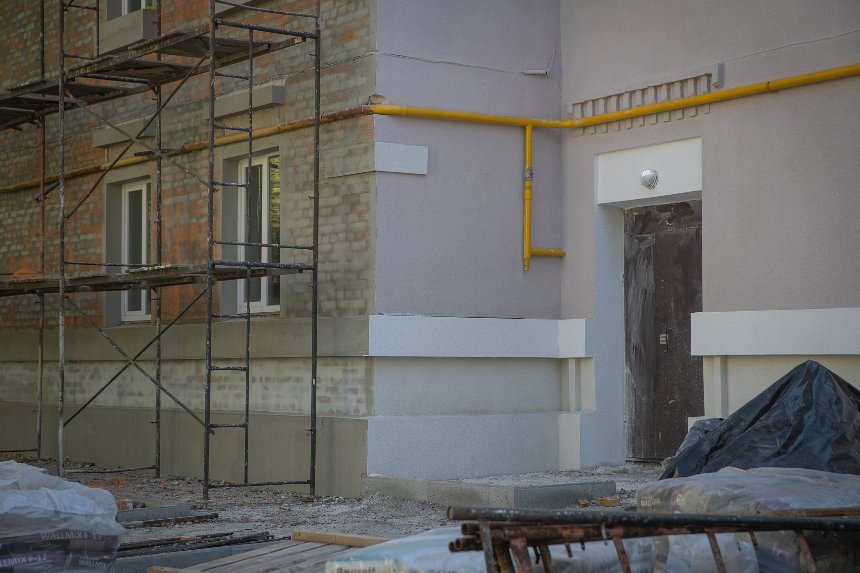 У Святошинському районі столиці відновлюють пошкоджені атаками будинки