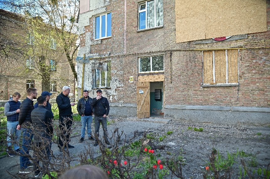 У Святошинському районі столиці відновлюють пошкоджені атаками будинки