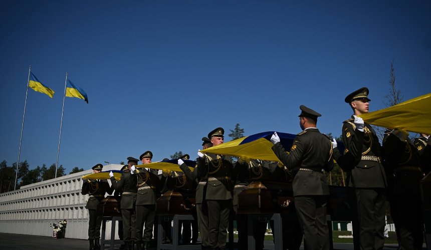 На Київщині поховали вісьмох невідомих Захисників: фото
