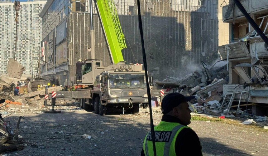 У двох районах Києва розгорнули оперативні штаби для постраждалих від обстрілу: адреси