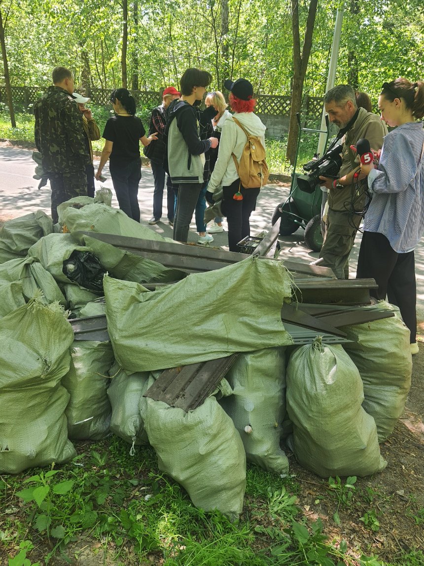 У Пущі-Водиці кияни вийшли на толоку, щоб захистити ліс від забудовників