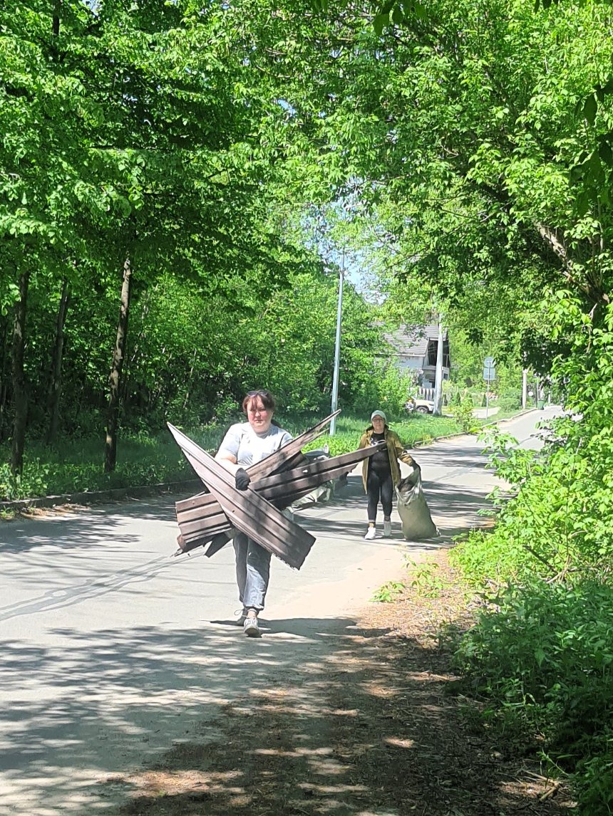 У Пущі-Водиці кияни вийшли на толоку, щоб захистити ліс від забудовників