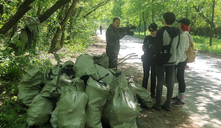 У Пущі-Водиці кияни вийшли на толоку, щоб захистити ліс від забудовників: деталі
