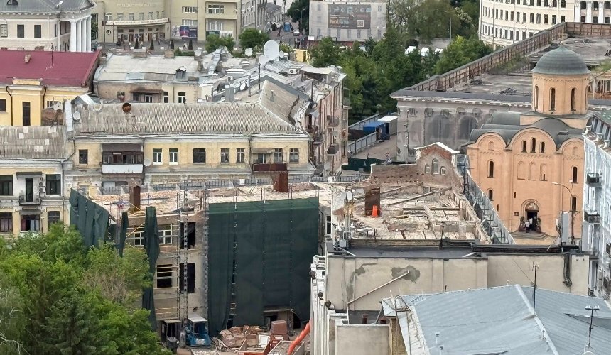 Знищення Будинку Ткацького цеху на Подолі призупинили: поліція відкрила справу