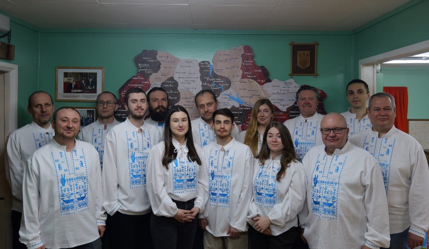 Пінгвіни та кити: українські полярники показали унікальну "антарктичну вишиванку"