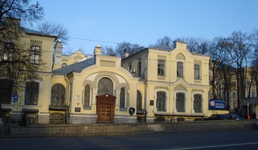 Пошкоджений обстрілом корпус "Охматдиту" визнали пам'яткою архітектури: що це означає