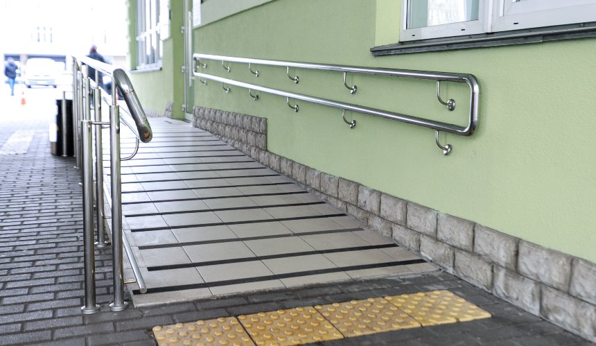 У Києві створять ще 25 безбар’єрних підходів до соціальних закладів: деталі