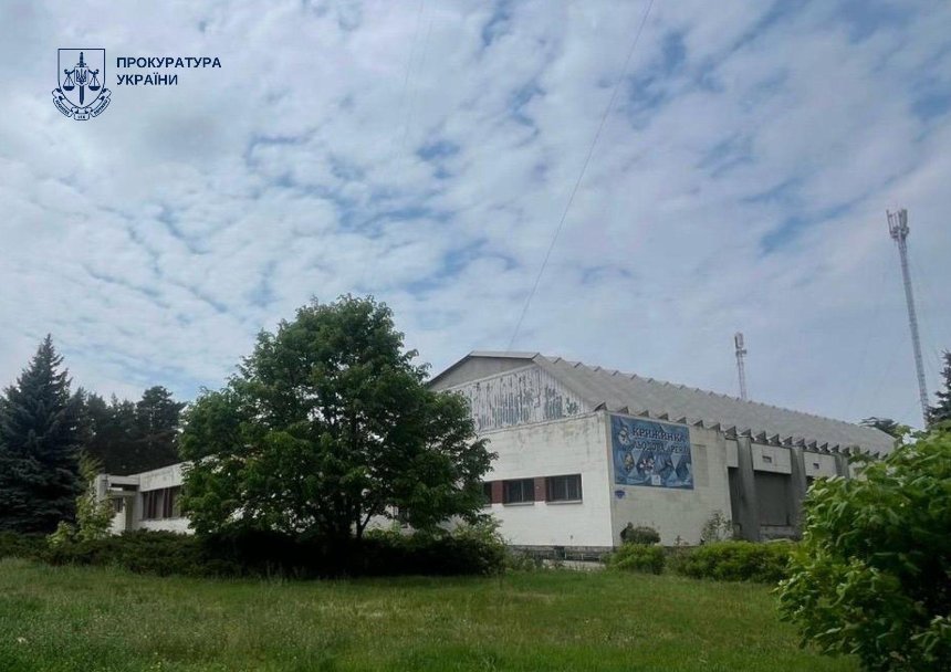 У Києві намагаються забудувати територію льодової арени "Крижинка"