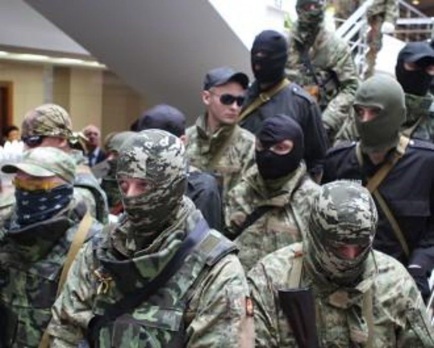 Автоматчики с нашивками "Киев-1" ворвались в офис предприятия "Украэрорух"