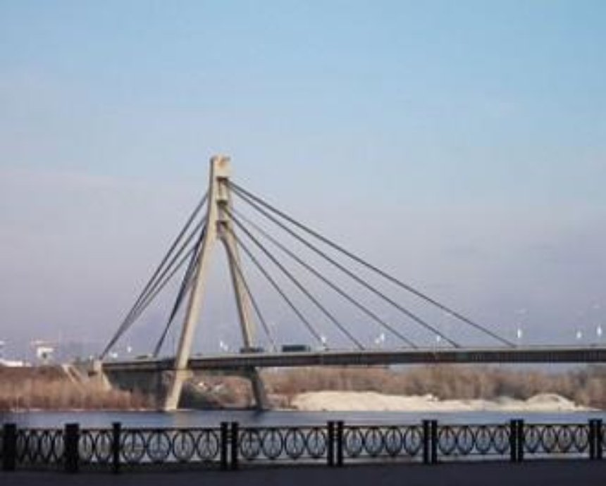 На выходных в Киеве частично ограничат движение на Южном и Московском мостах