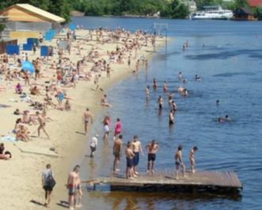 В Киеве уже разрешили купаться на 10 пляжах