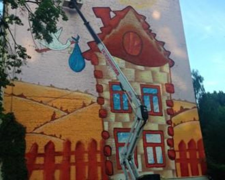 В столице художники изобразили будущее на стене дома (фото)