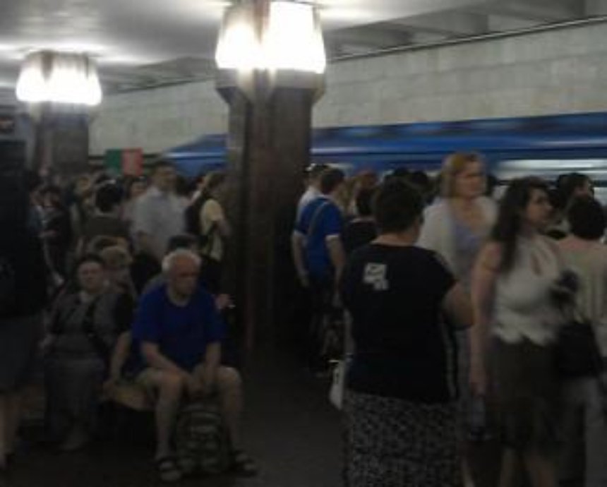 В киевском метро утром произошло столпотворение: фотофакт