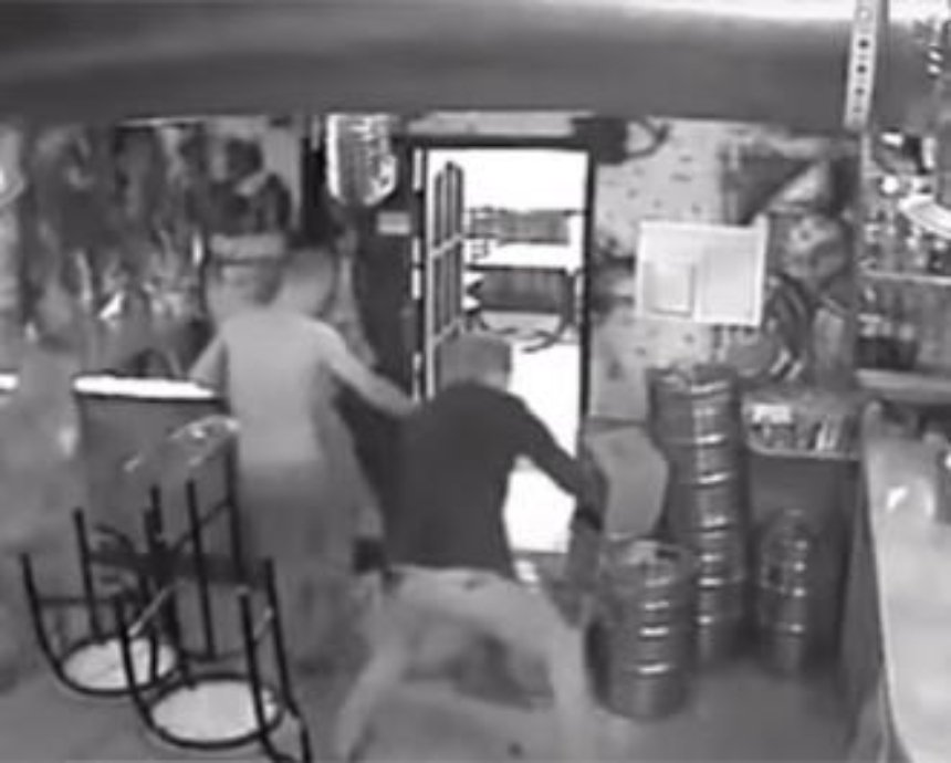 В столичному кафе жорстоко побили ветерана АТО (відео)
