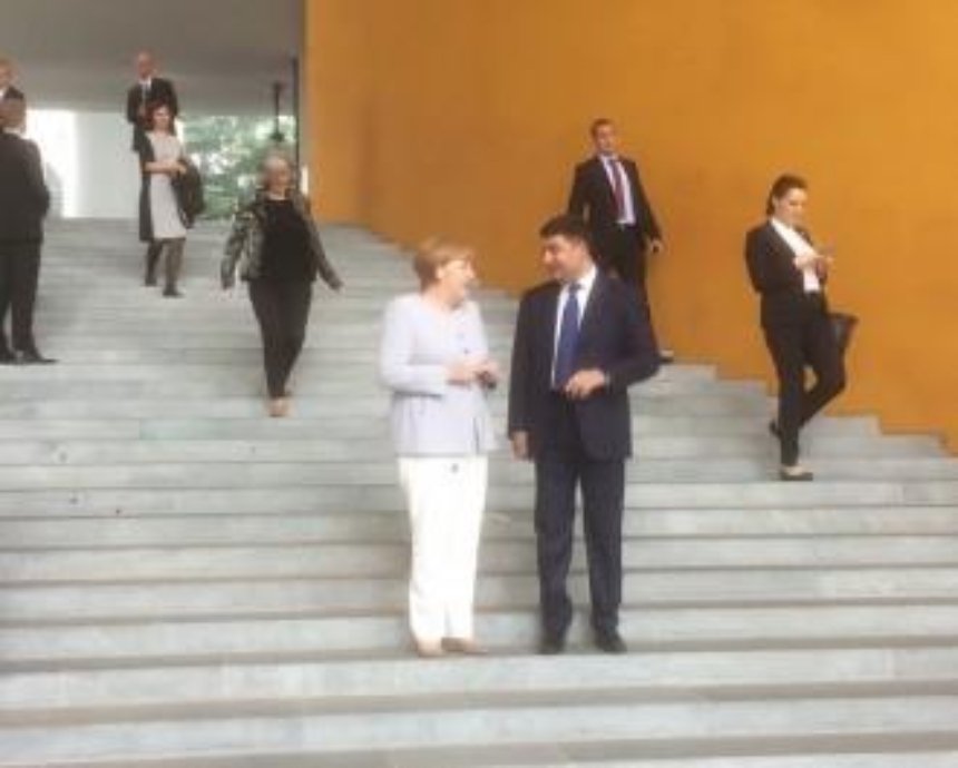 Меркель и Гройсман договорились о проведении инвестиционной конференции в Киеве