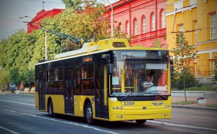 В столице изменится работа трех троллейбусов и автобуса