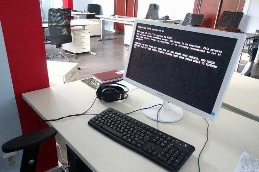 Вирус Petya.A: украинские компании подверглись массированной хакерской атаке (фото)