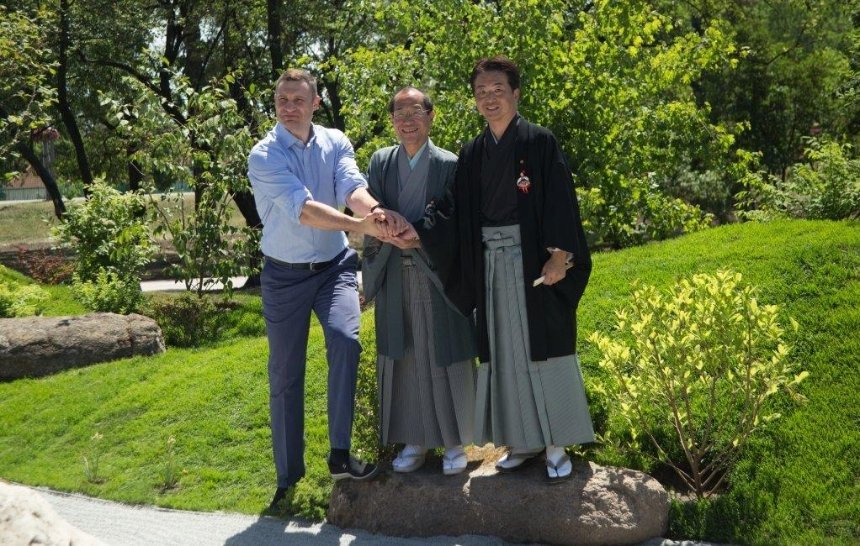 Кличко вместе с мэром Киото открыл Сад камней в обновленном парке "Киото"