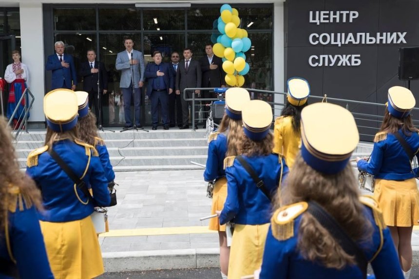 Виталий Кличко открыл Центр социальных служб, который работает в формате "прозрачный офис"