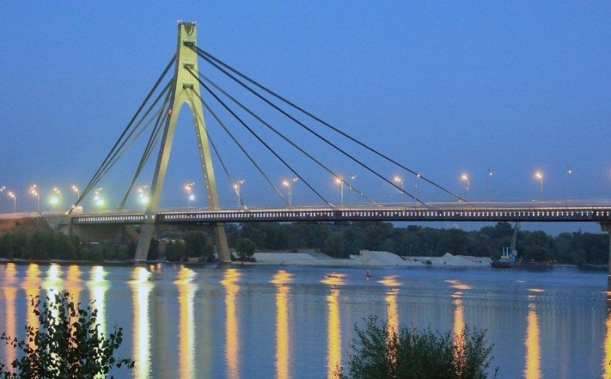 Московский мост будут перекрывать несколько дней подряд